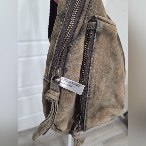 FREE PEOPLE HUDSON SUEDE SLING BAG IN BARK SUEDE - Picture 5 of 7